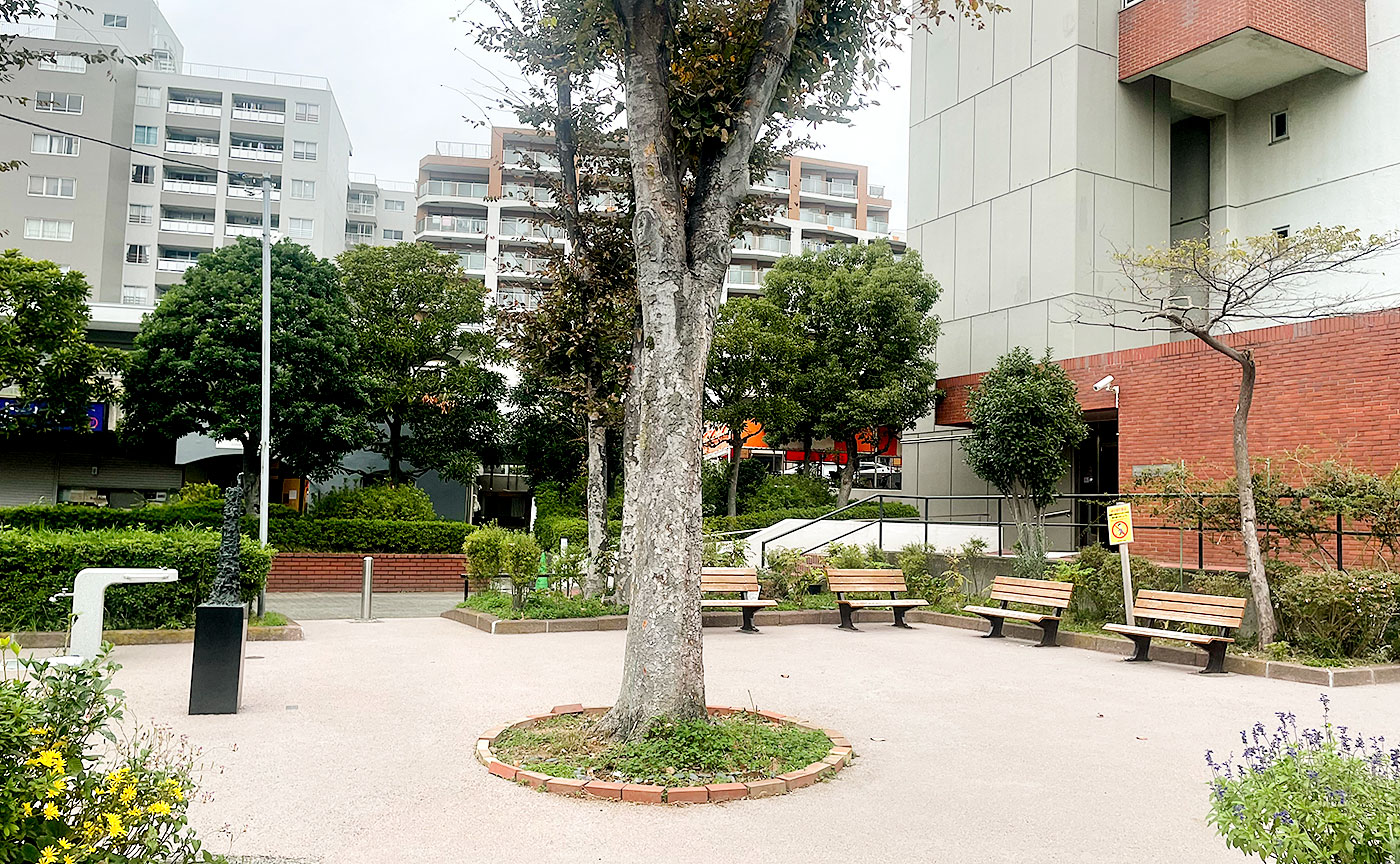 市ケ尾駅前公園