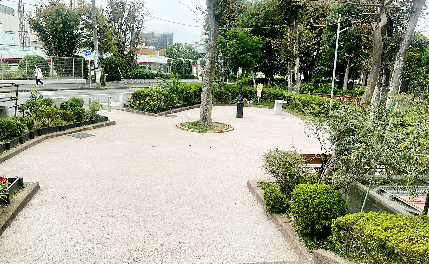 市ケ尾駅前公園