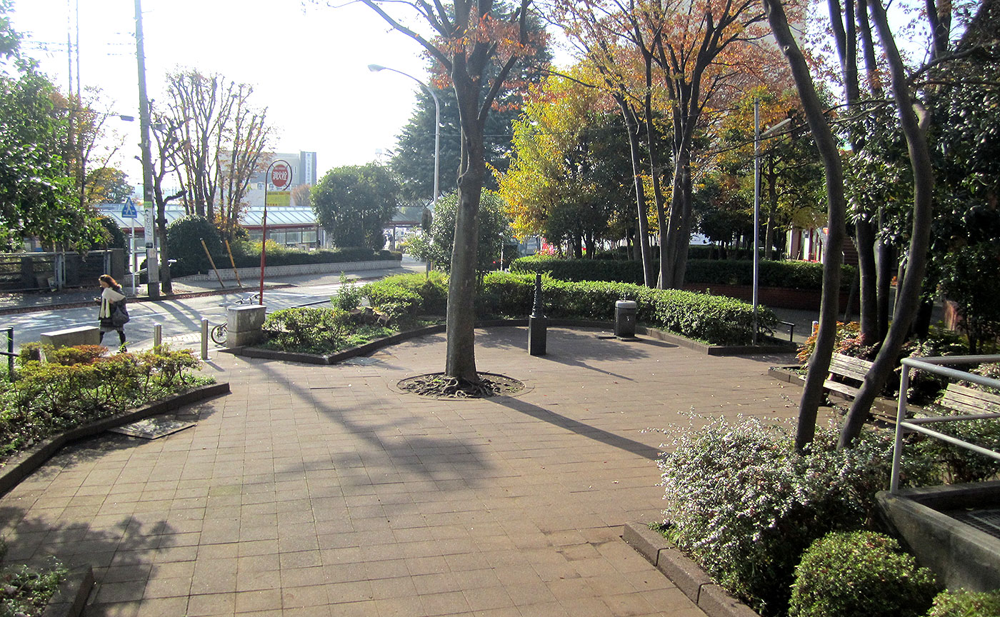 市ケ尾駅前公園