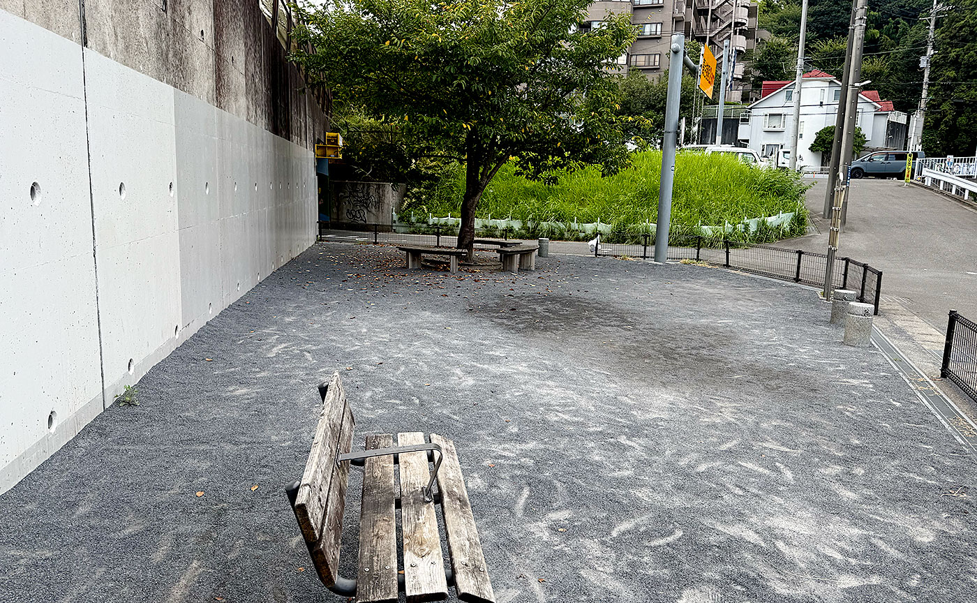 片平日向公園