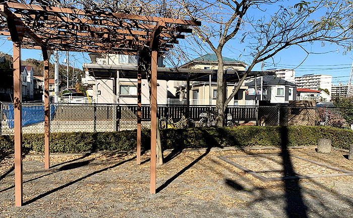 大丸天神山下児童公園