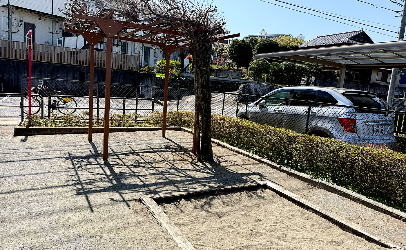 大丸天神山下児童公園