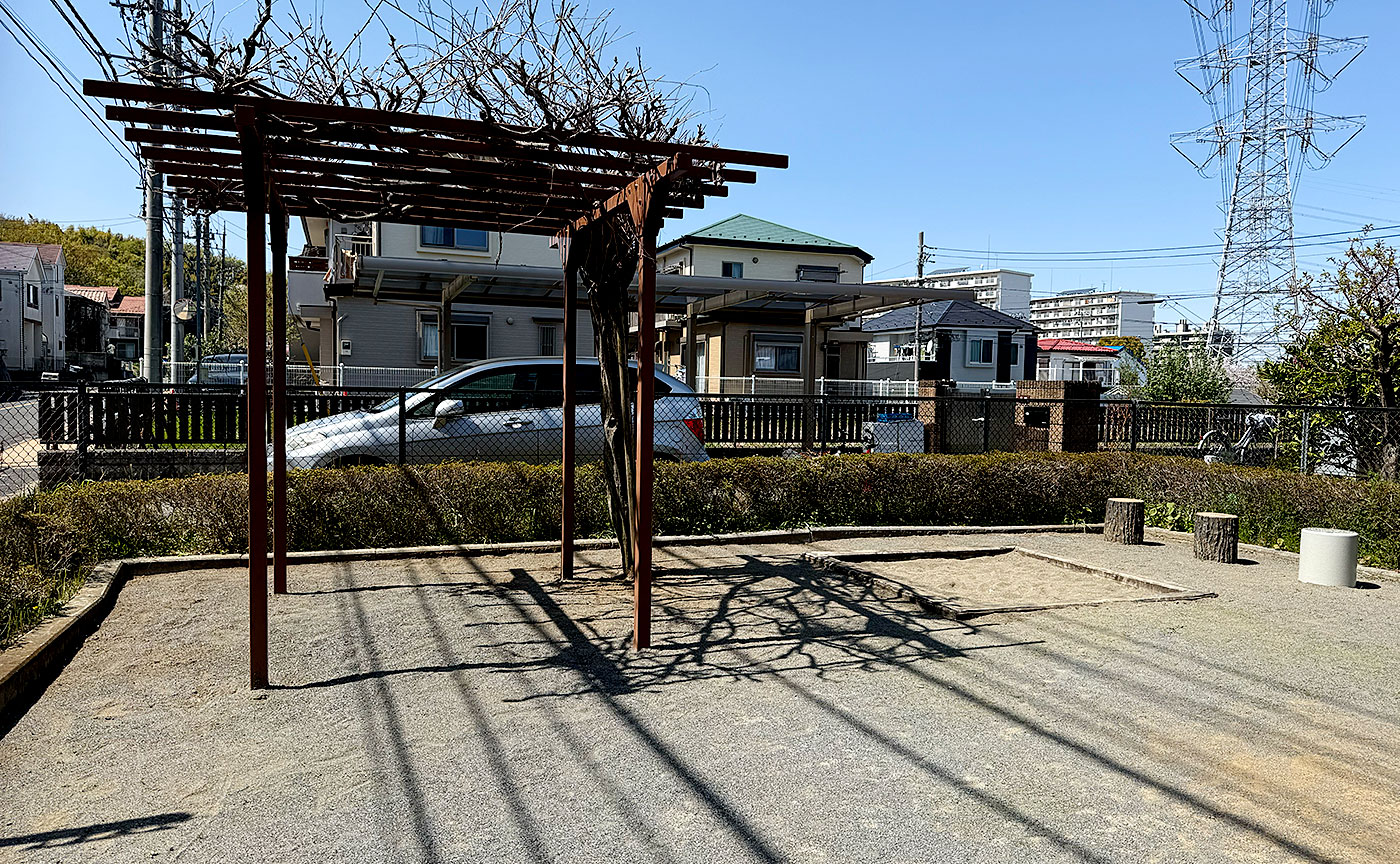 大丸天神山下児童公園