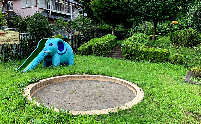 上小山田谷戸川児童公園