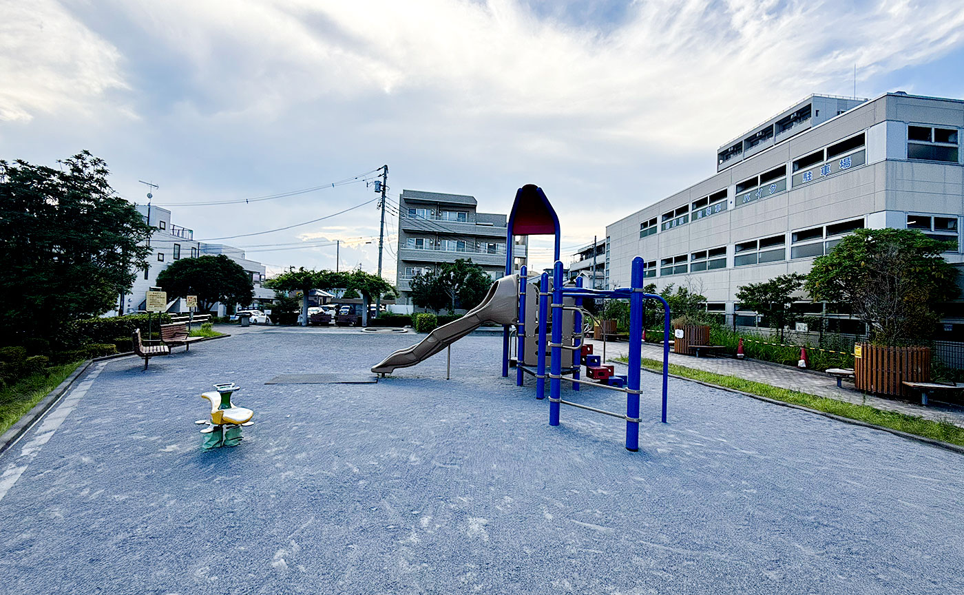 鶴川駅前五反田公園