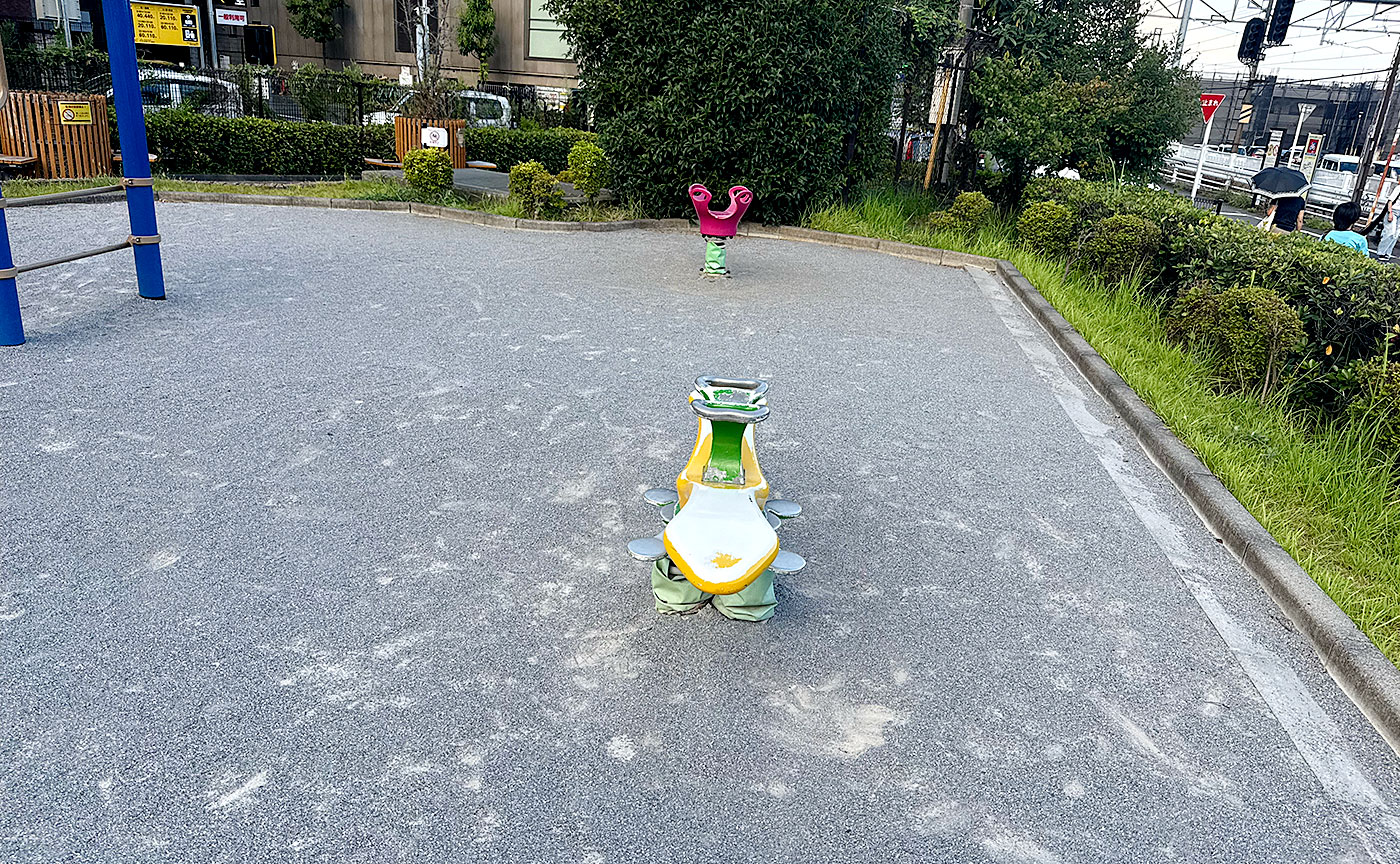 鶴川駅前五反田公園