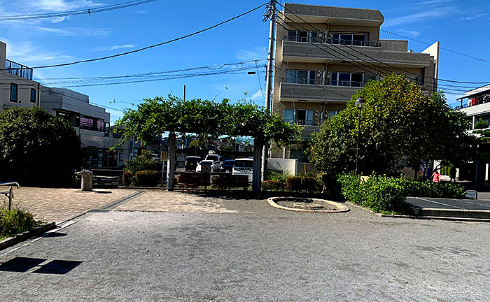 鶴川駅前五反田公園