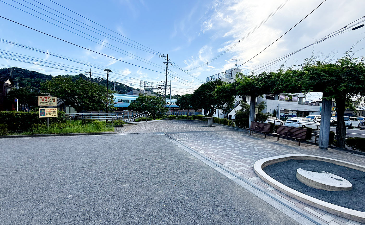 鶴川駅前五反田公園