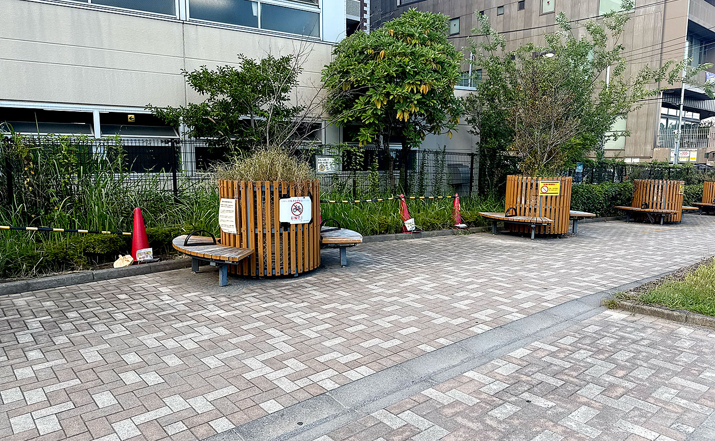鶴川駅前五反田公園