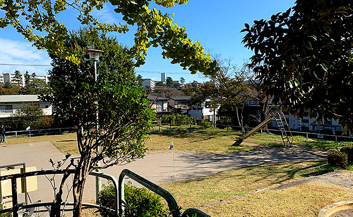 鶴川月の子児童公園