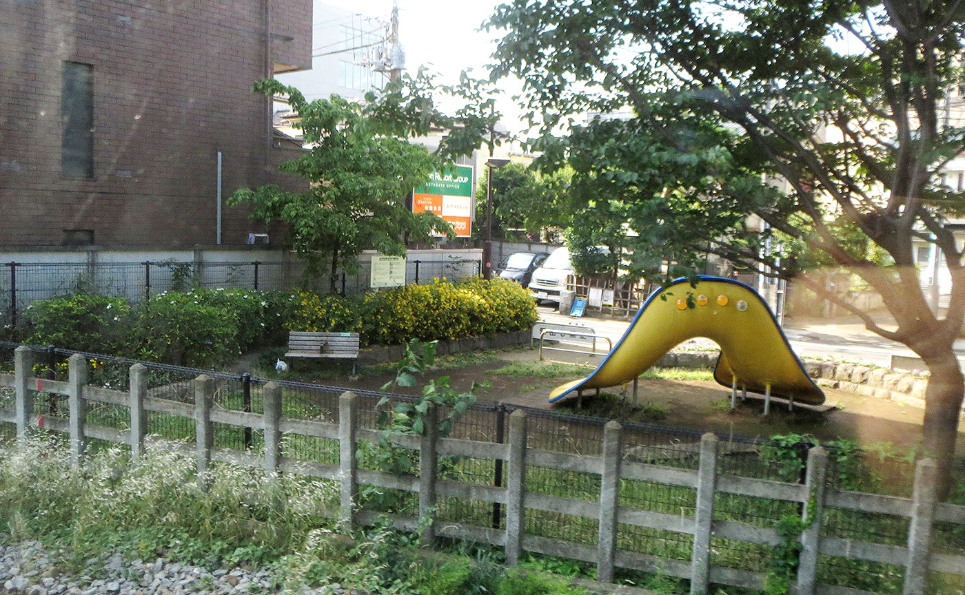 世田谷電車のみえる公園