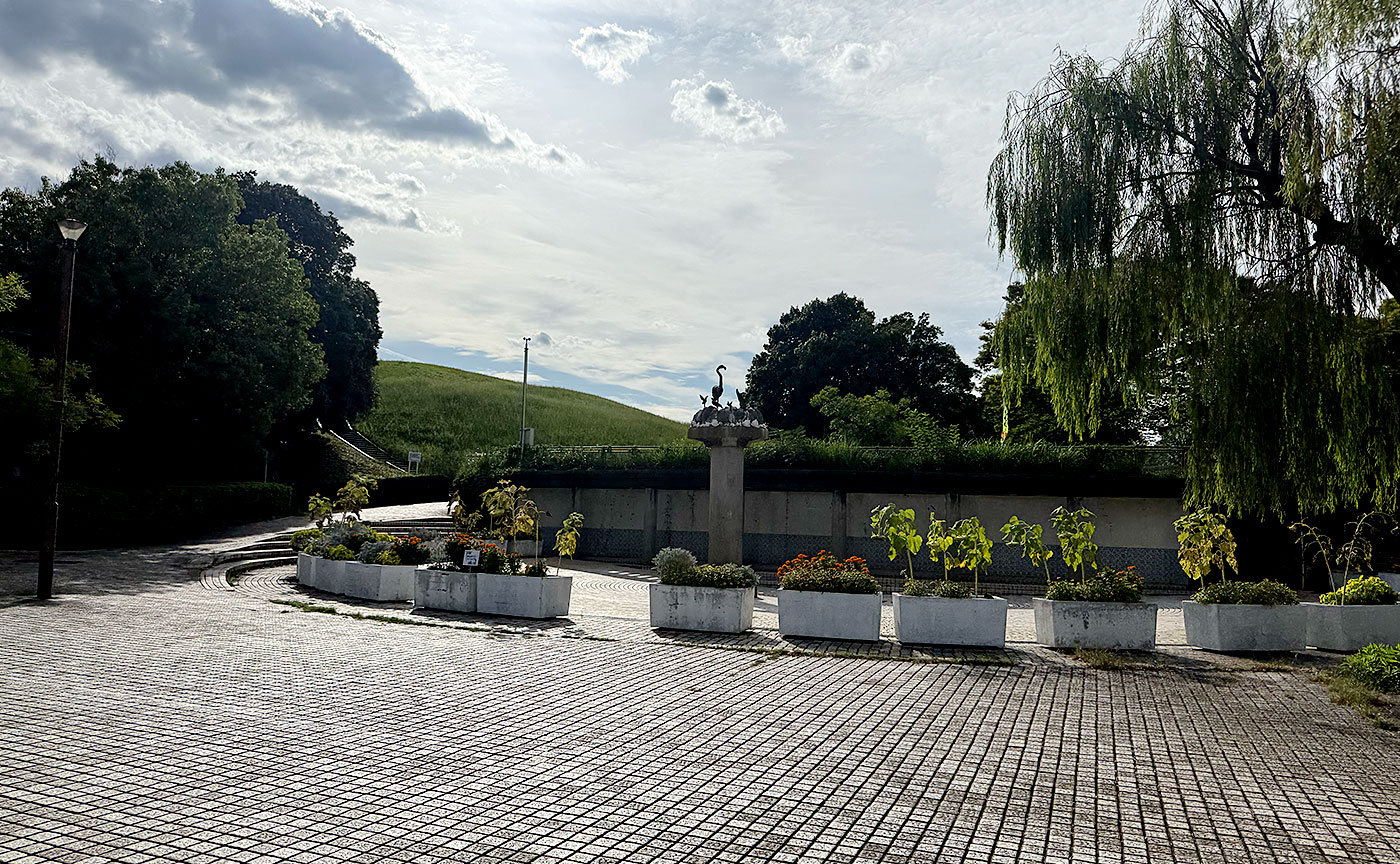 鶴牧東公園