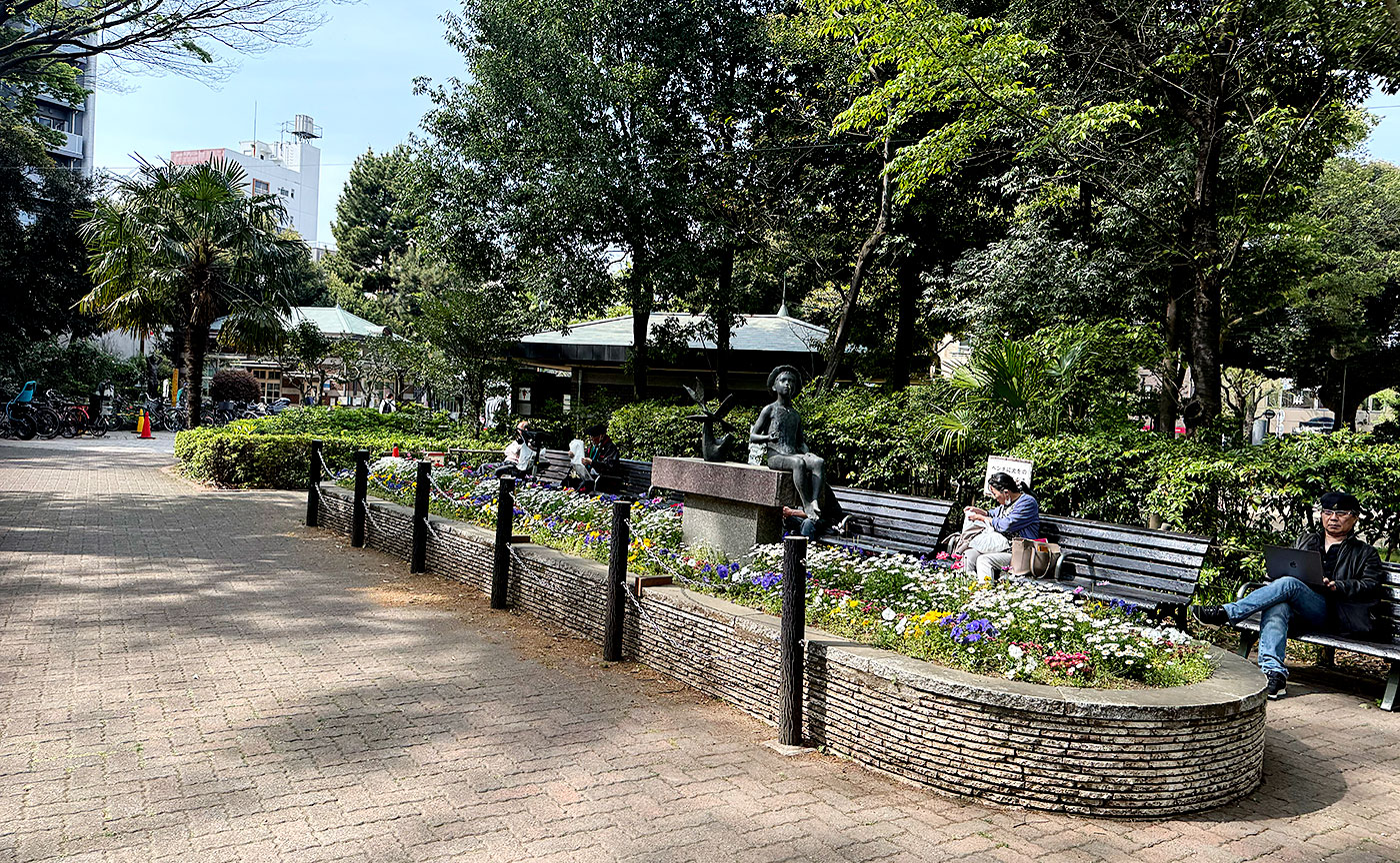 蚕糸の森公園