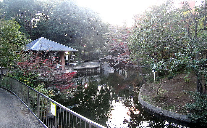 蚕糸の森公園