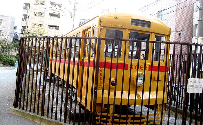 神明都電車庫跡公園