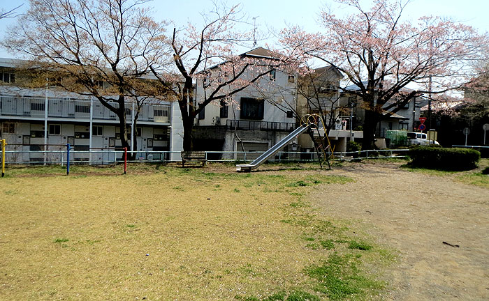 鶴川月の子児童公園