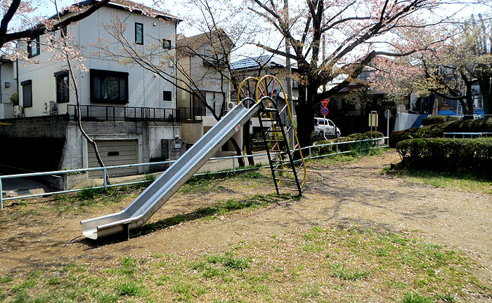 鶴川月の子児童公園