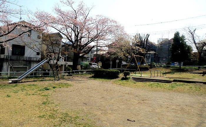 鶴川月の子児童公園