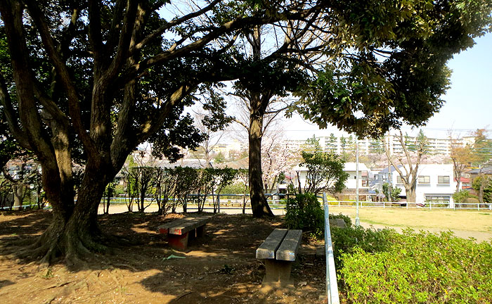 鶴川月の子児童公園