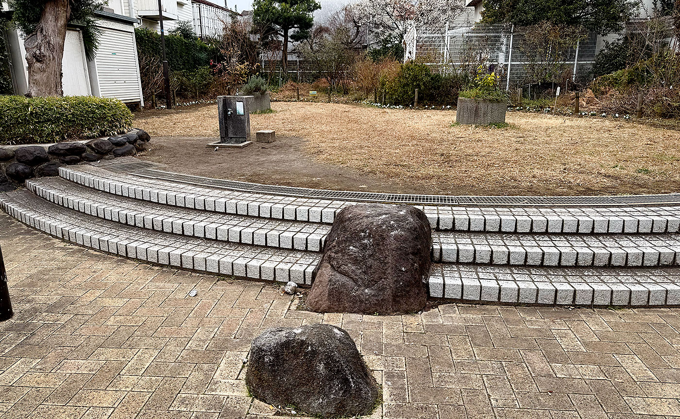昴児童公園