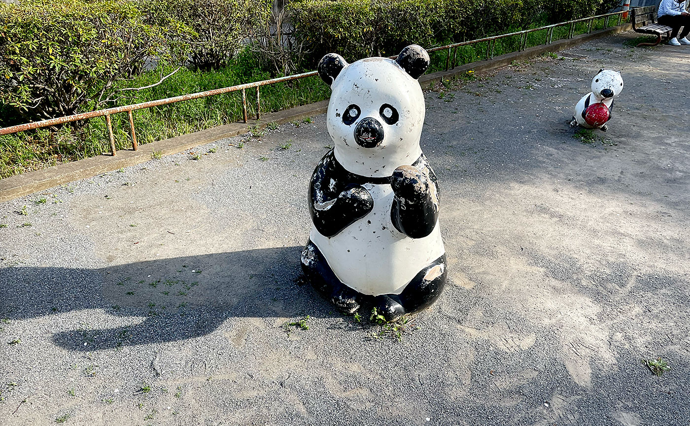 パンダなら公園にいる。
